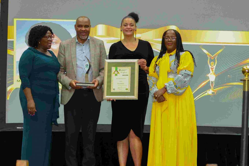 KZN COGTA MEC SITHOLE-MOLOI ENCOURAGES MUNICIPALITIES TO IMPROVE IN SERVICE DELIVERY AS SHE BESTOWS MUNICIPAL SERVICE EXCELLENCE AWARDS